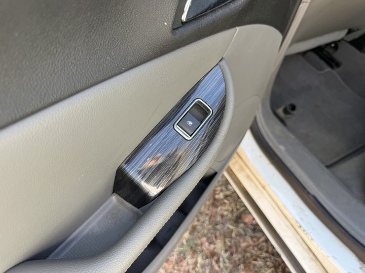 #46833-•-2018-chevrolet-impala-lt-sedan-2g1105s38j9109671-inv#46833-image-34