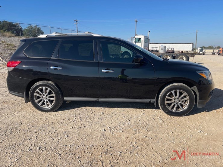 2015-nissan-pathfinder-image-2