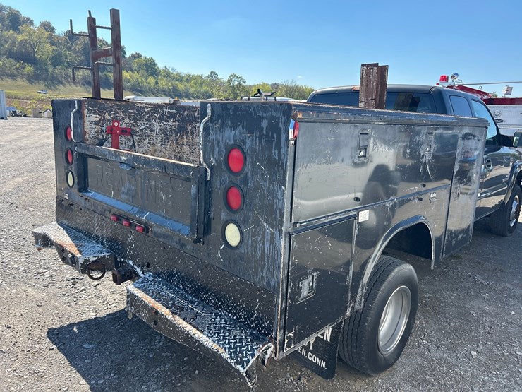 2004-gmc-3500-image-6