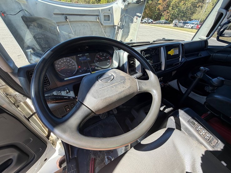 2016-hino-338-image-75