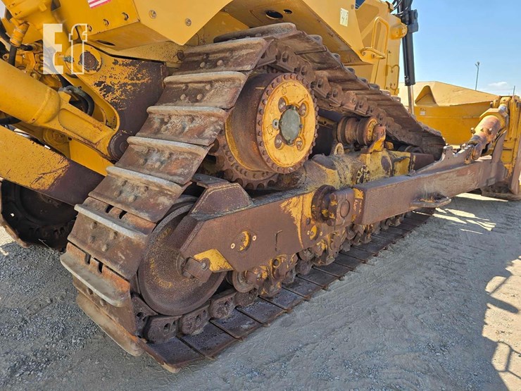 2013-caterpillar-d8t-image-42