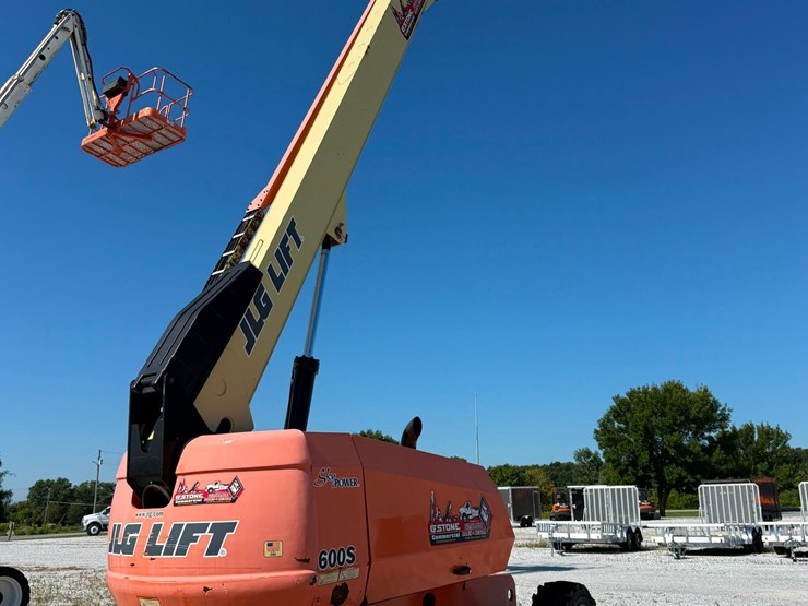 2020-jlg-600s-image-5