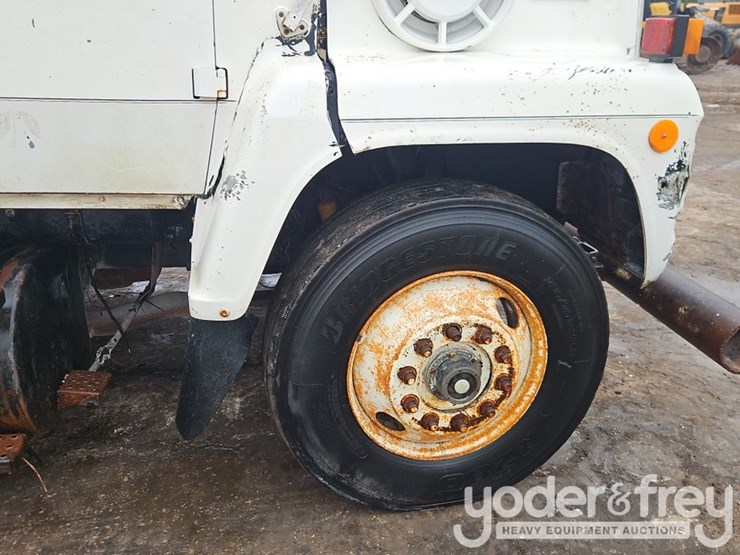 1990-ford-l8000-image-9