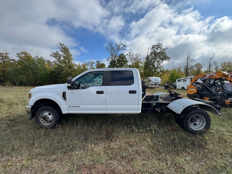 2019-ford-f350-xl-image-2