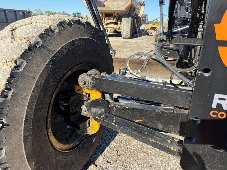 2008-caterpillar-12m-image-19