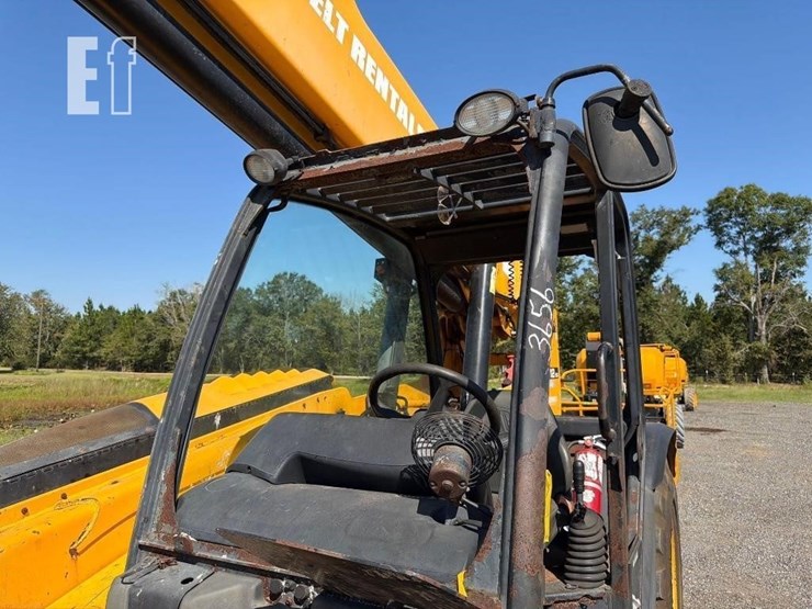 2017-jcb-512-56-image-10