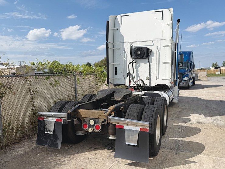 2015-freightliner-coronado-image-2
