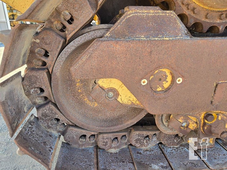2013-caterpillar-d8t-image-37