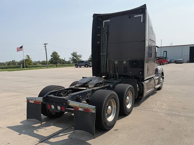 2021-kenworth-t680-image-2