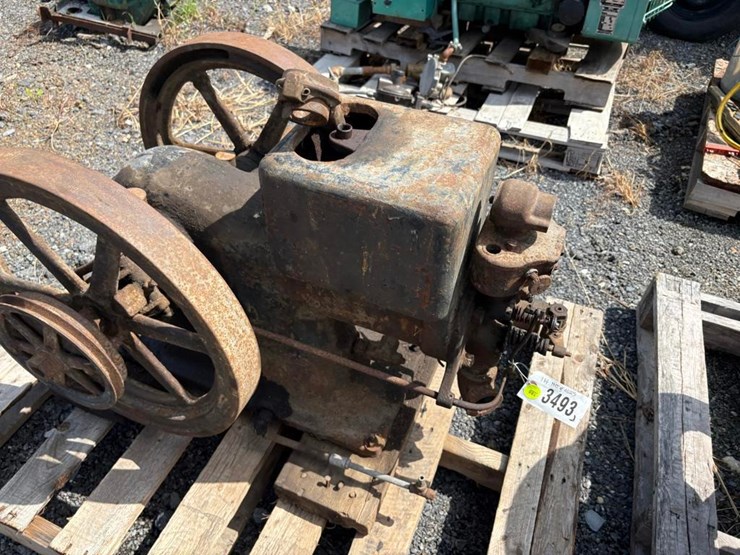 international-harvester-hit-&-miss-engine-image-5