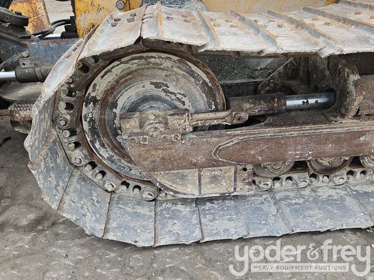 2013-deere-650k-lgp-image-22