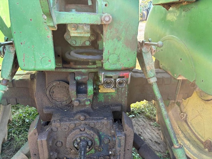 john-deere-3010-image-14