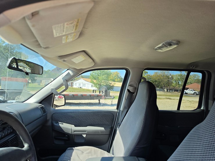 2003-ford-explorer-image-31