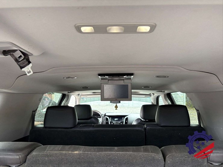 2017-cadillac-escalade-esv-luxury-image-41