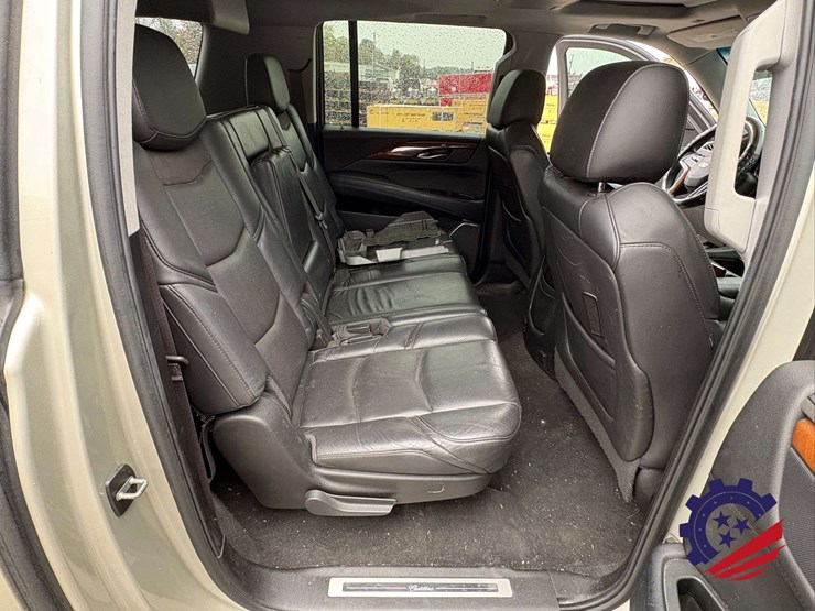 2017-cadillac-escalade-esv-luxury-image-44