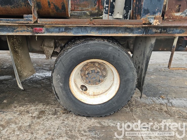 1990-ford-l8000-image-12