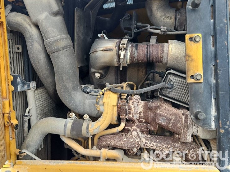 2013-deere-650k-lgp-image-24