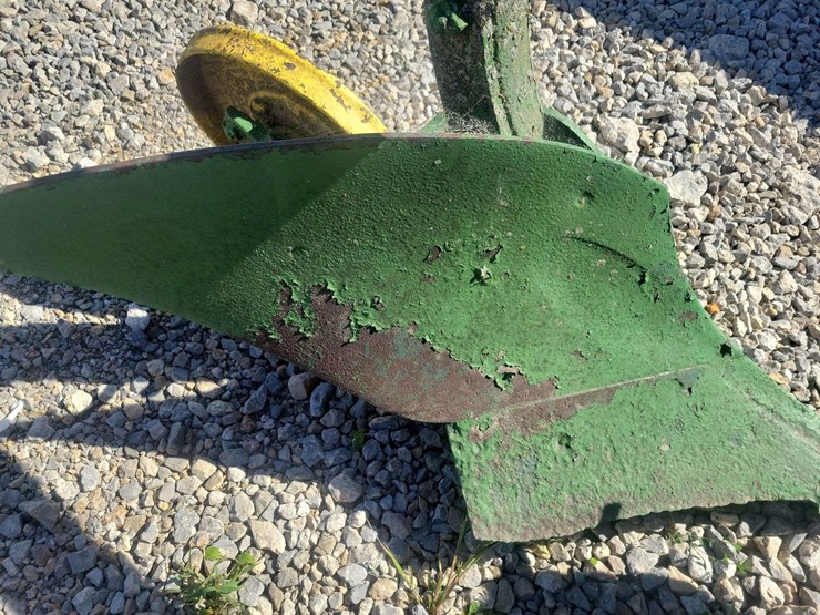 john-deere-two-bottom-plow-image-10