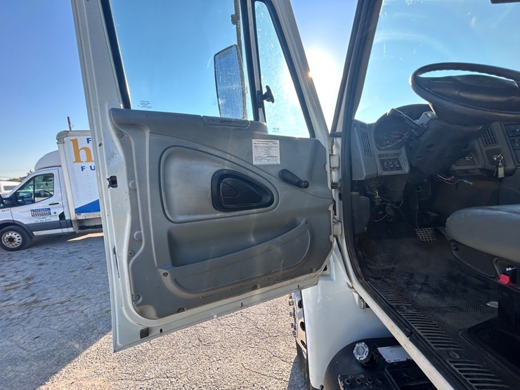 2007-international-durastar-4400-image-21