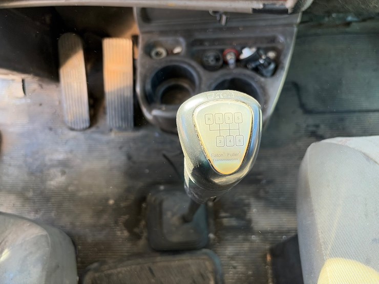 2008-kenworth-t300-image-31