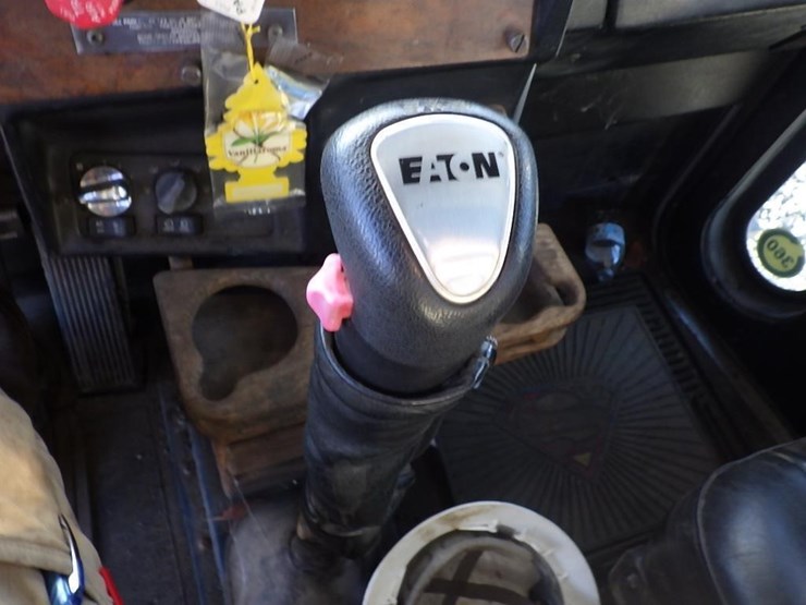 1995-peterbilt-357-image-60