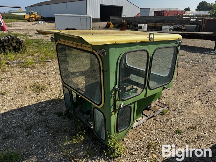 egging-4020-split-door-tractor-cab-image-1