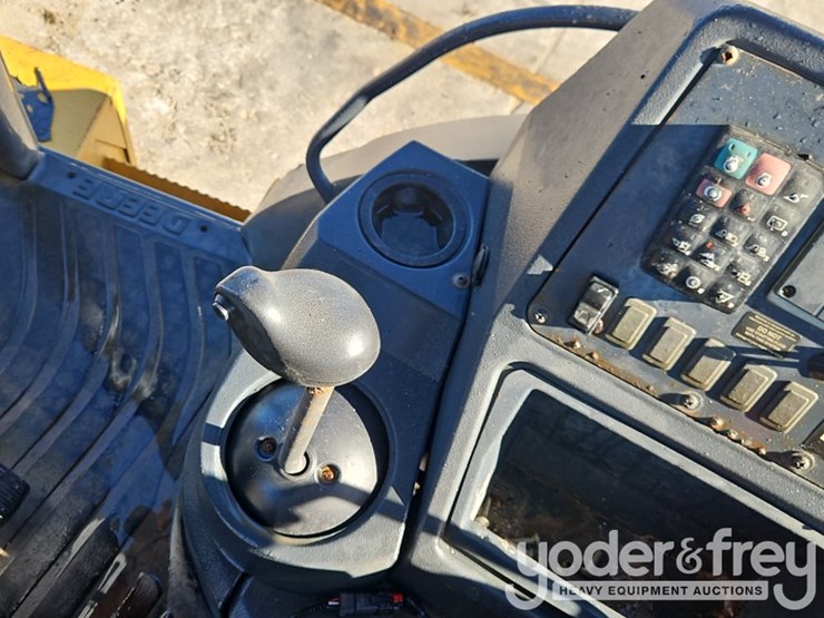 2016-deere-310sl-image-31