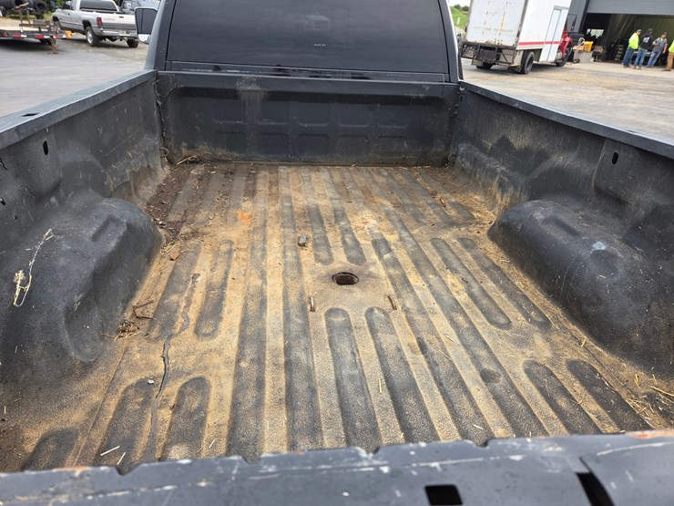 2015-dodge-3500-image-14