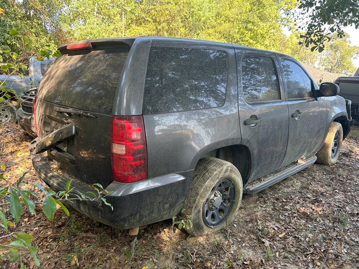 2011-chevrolet-tahoe-image-3