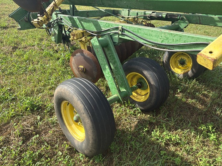 john-deere-220-image-4