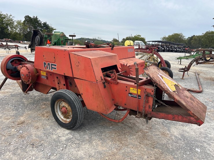 massey-ferguson-220-image-6