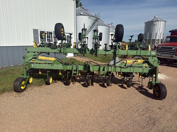 john-deere-85-image-1