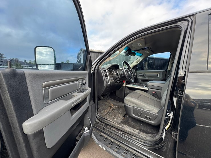 2013-dodge-2500-image-25