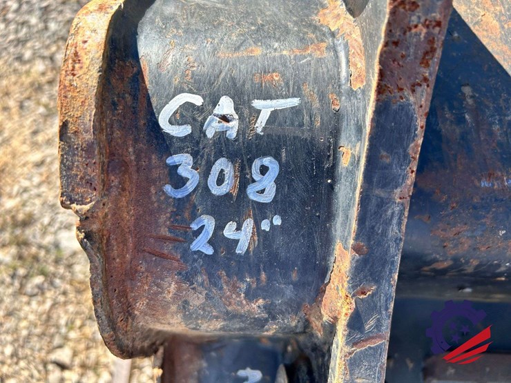 caterpillar-24-image-10