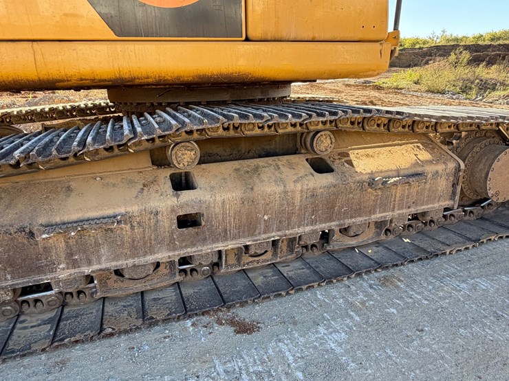 2017-caterpillar-336-image-27