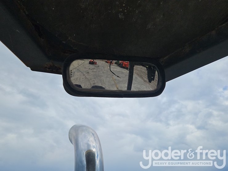 2013-deere-650k-lgp-image-30