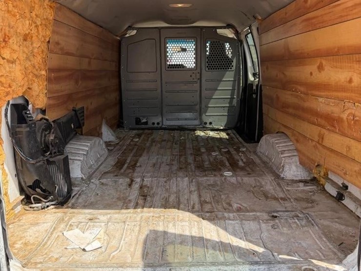 2012-ford-e250-image-15