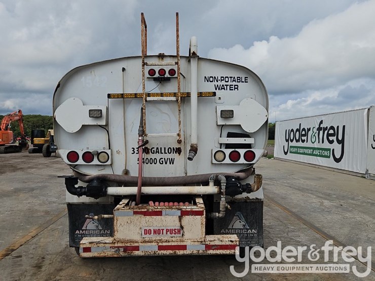 2005-peterbilt-335-image-15