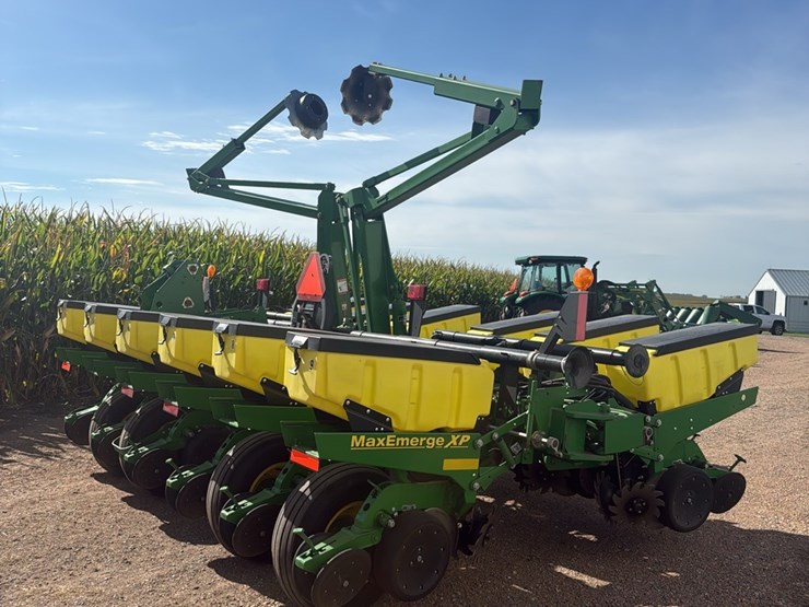 john-deere-12-image-3