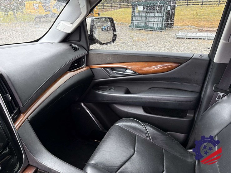 2017-cadillac-escalade-esv-luxury-image-65