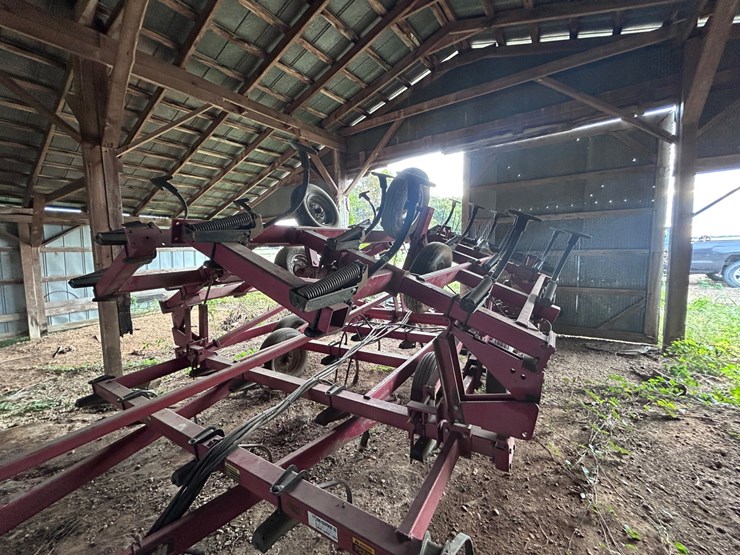 #74-•-case-4300-field-cultivator-image-15