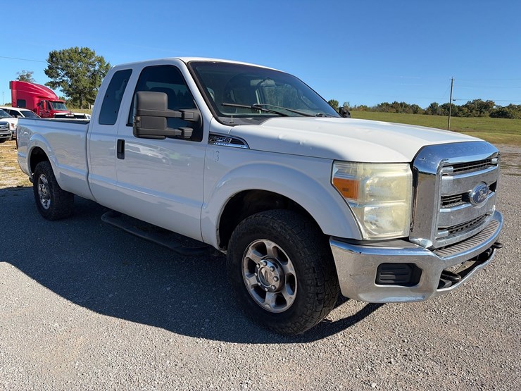 #98-•-2013-ford-xlt-f-250-pickup-truck-image-15