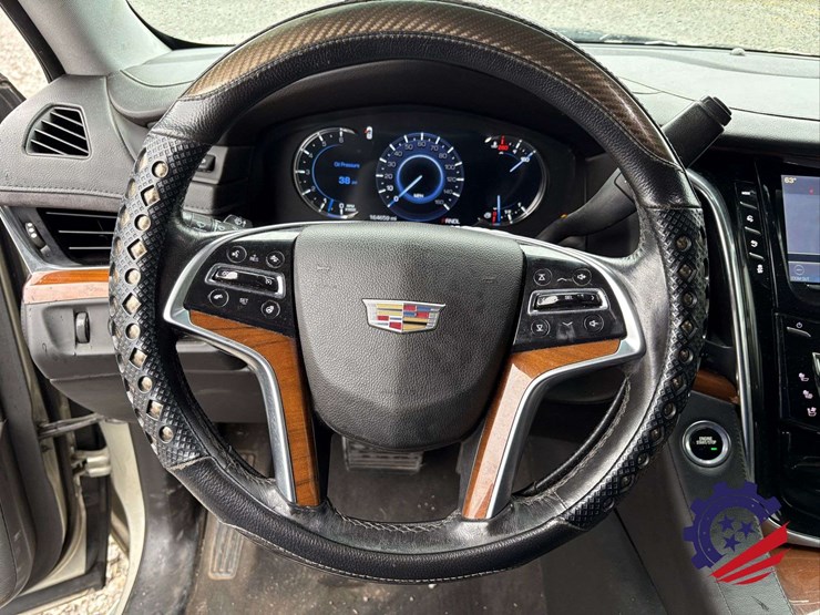 2017-cadillac-escalade-esv-luxury-image-70