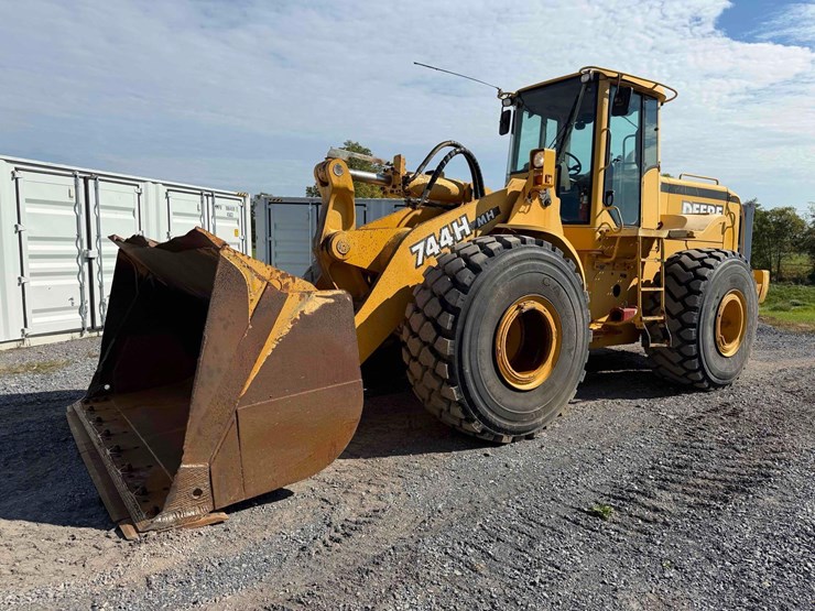deere-744h-image-1