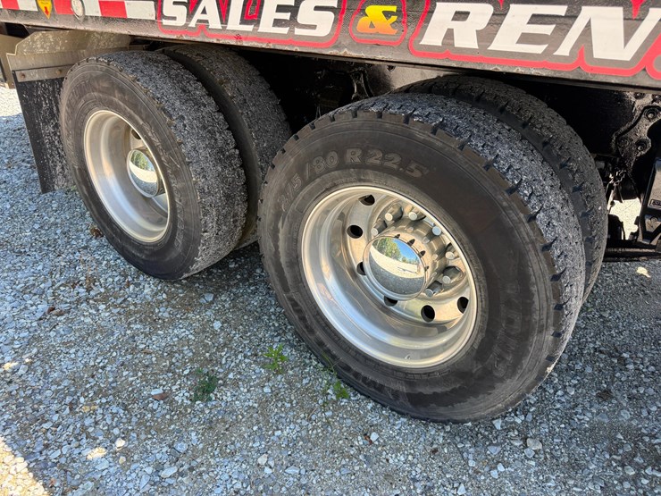 2018-freightliner-122sd-image-28