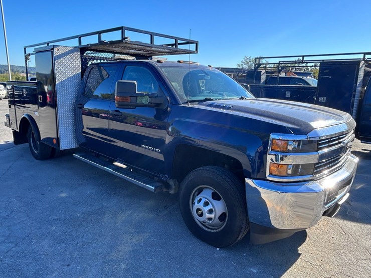 2016-chevrolet-3500-image-11