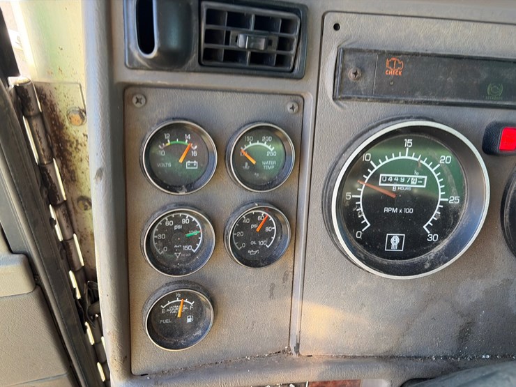 2008-kenworth-t300-image-33
