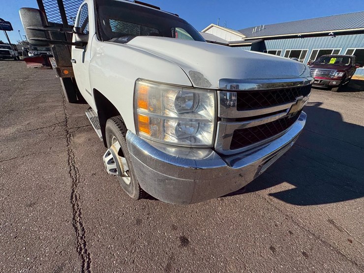 2014-chevrolet-3500-image-29