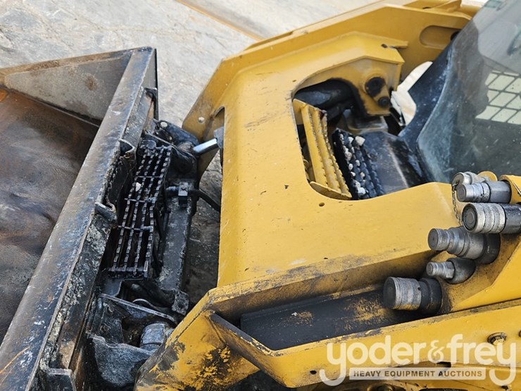 2017-caterpillar-272d2-xhp-image-13