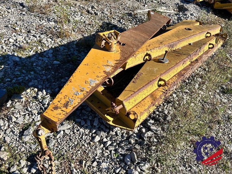 caterpillar-745-image-4